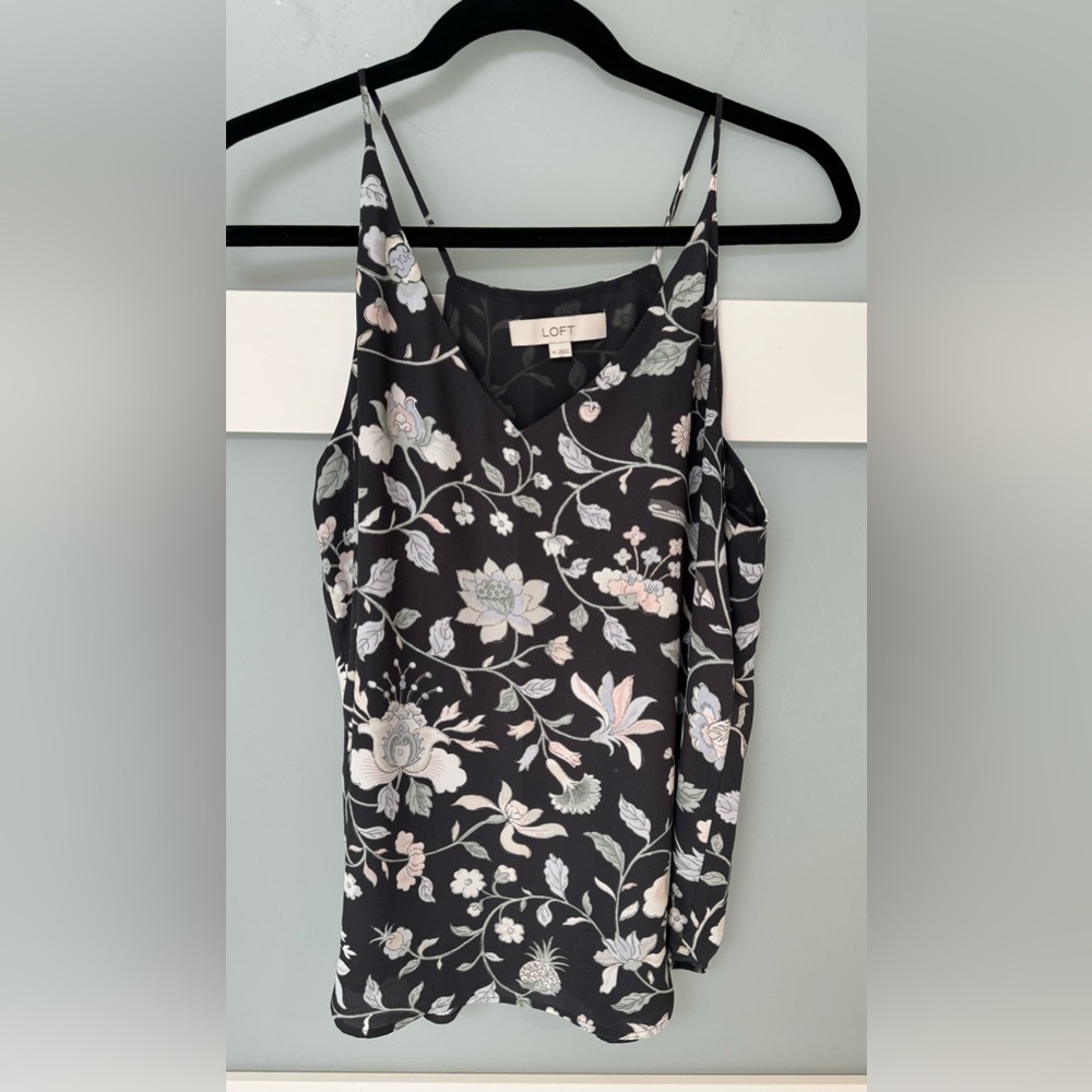 Loft size medium gray floral sleeveless blouse tank